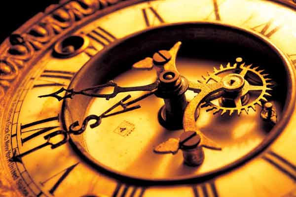Antique_mechanical_clock